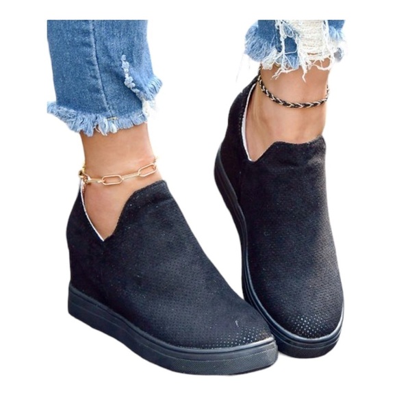 YASIRUN Black Slip-On Wedge Sneaker - Women - Picture 1 of 17